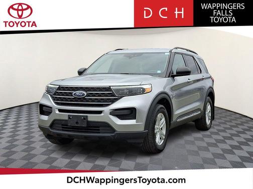 Iconic Silver Metallic 2022 Ford Explorer XLT