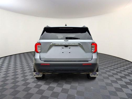 Iconic Silver Metallic 2022 Ford Explorer XLT