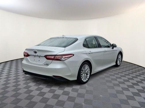 Wind Chill Pearl 2019 Toyota Camry Hybrid XLE