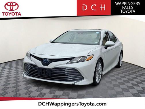 Wind Chill Pearl 2019 Toyota Camry Hybrid XLE