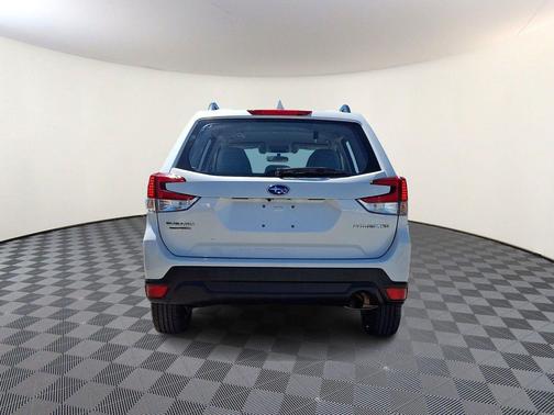 Crystal White Pearl 2021 Subaru Forester Base