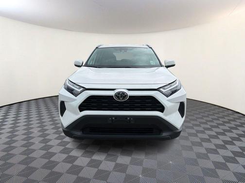 Ice Cap 2024 Toyota RAV4 XLE