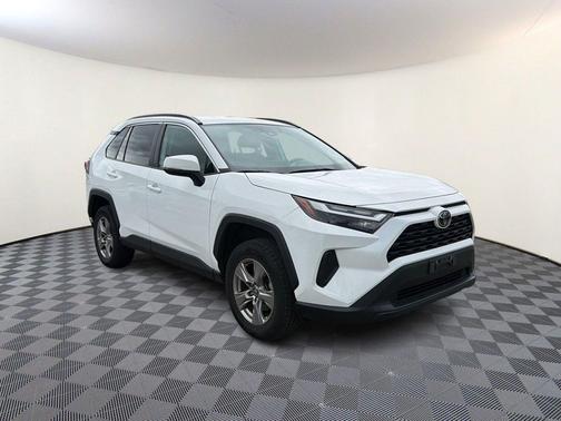 Ice Cap 2024 Toyota RAV4 XLE