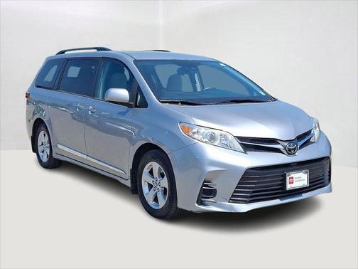 2018 Toyota Sienna LE