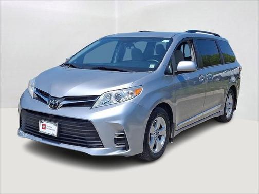 2018 Toyota Sienna LE