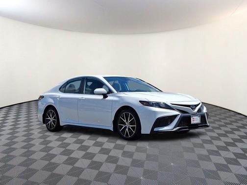 White 2022 Toyota Camry SE