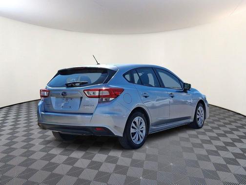 Ice Silver Metallic 2017 Subaru Impreza 2.0i