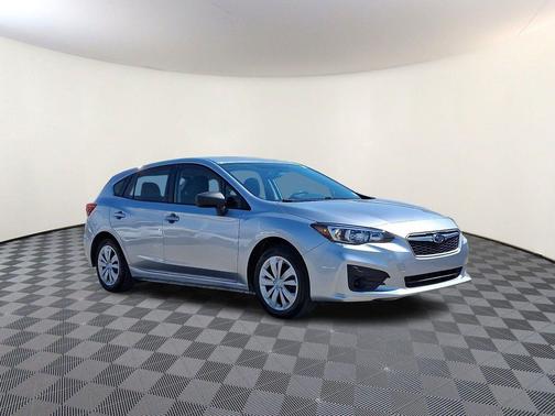 Ice Silver Metallic 2017 Subaru Impreza 2.0i