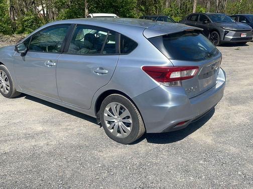 Ice Silver Metallic 2017 Subaru Impreza 2.0i