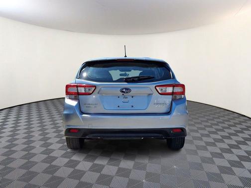 Ice Silver Metallic 2017 Subaru Impreza 2.0i