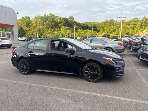Midnight Black Metallic 2023 Toyota Corolla SE