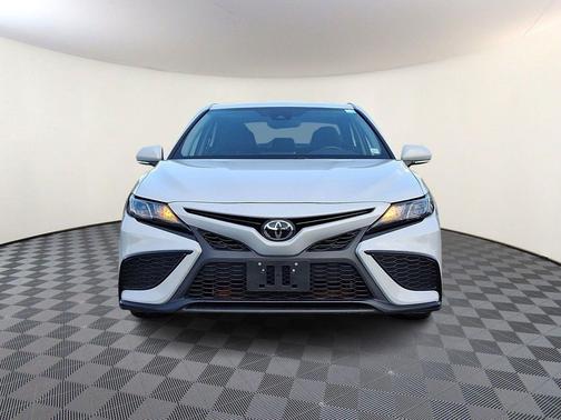Ice 2023 Toyota Camry SE