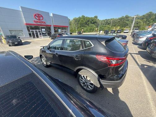 Magnetic Black Pearl 2020 Nissan Rogue Sport S
