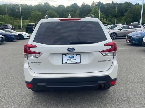 Crystal White Pearl 2023 Subaru Forester Base