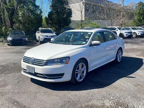 Candy White 2014 Volkswagen Passat 1.8T Auto SE w/Sunroof & Nav