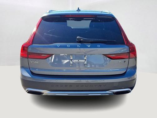 2018 Volvo V90 Cross Country T5