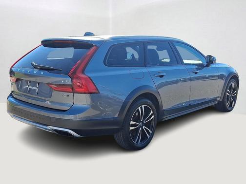 2018 Volvo V90 Cross Country T5
