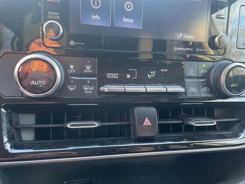 2020 Toyota Highlander LE