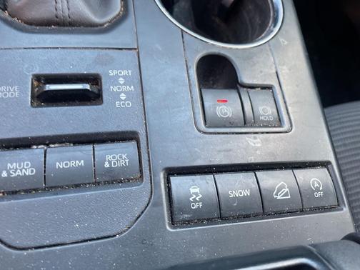 2020 Toyota Highlander LE