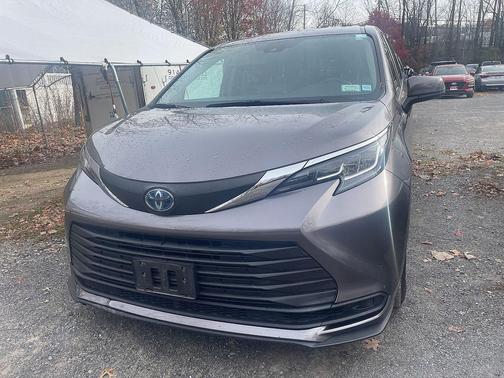 2021 Toyota Sienna LE