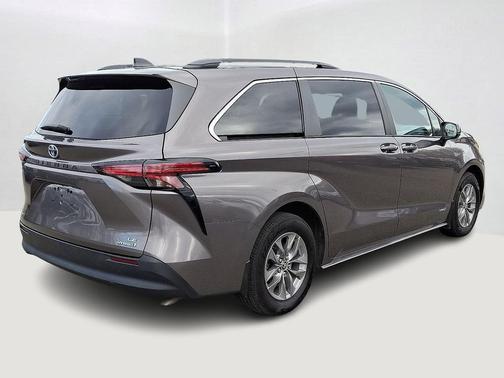 2021 Toyota Sienna LE