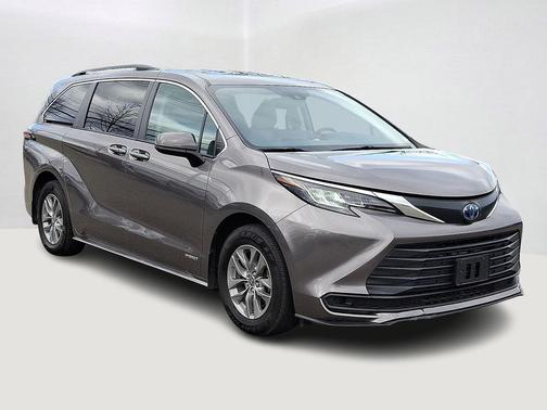 2021 Toyota Sienna LE