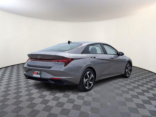 Fluid Metal 2023 Hyundai ELANTRA SEL