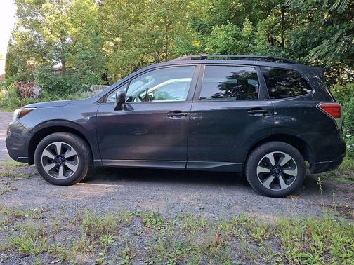 Dark Gray Metallic 2018 Subaru Forester 2.5i Premium