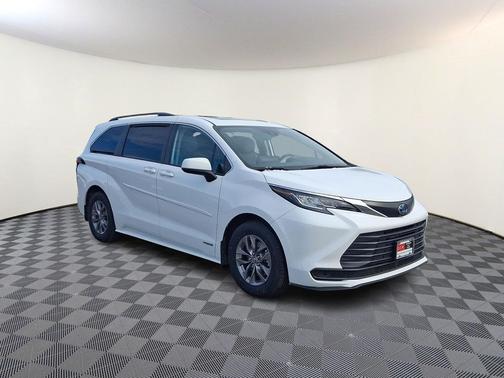 2021 Toyota Sienna LE