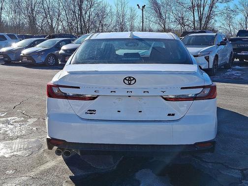 Ice Cap 2026 Toyota Camry SE