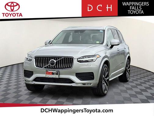 Bright Silver Metallic 2022 Volvo XC90 T6 Momentum