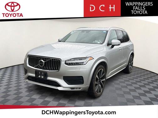 Bright Silver Metallic 2022 Volvo XC90 T6 Momentum