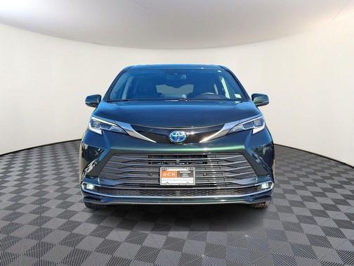 Cypress 2023 Toyota Sienna Platinum 7 Passenger