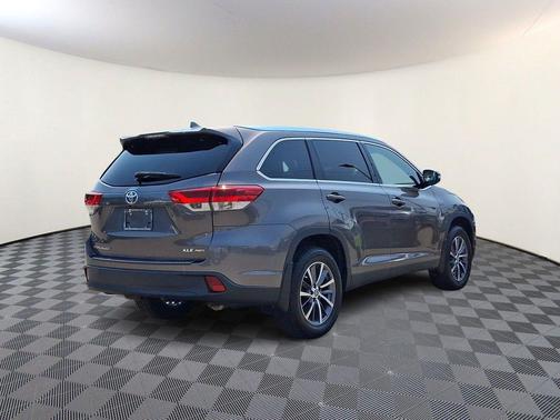 Predawn Gray Mica 2019 Toyota Highlander XLE