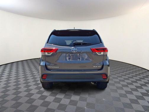 Predawn Gray Mica 2019 Toyota Highlander XLE