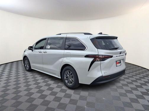 Wind Chill Pearl 2026 Toyota Sienna XLE