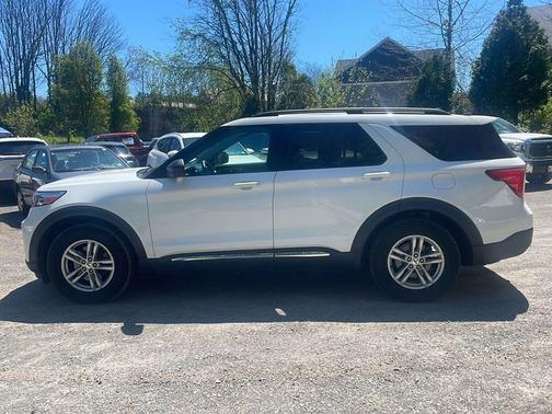 Oxford White 2021 Ford Explorer XLT