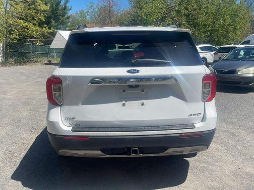 Oxford White 2021 Ford Explorer XLT