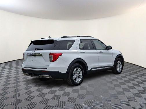 Oxford White 2021 Ford Explorer XLT