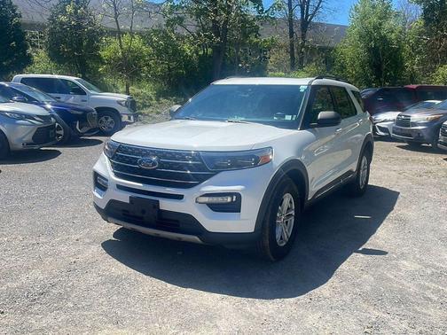 Oxford White 2021 Ford Explorer XLT