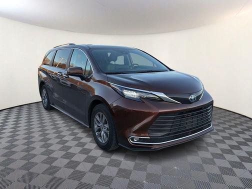 2024 Toyota Sienna XLE