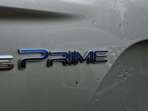 Classic Silver Metallic 2018 Toyota Prius Prime Premium