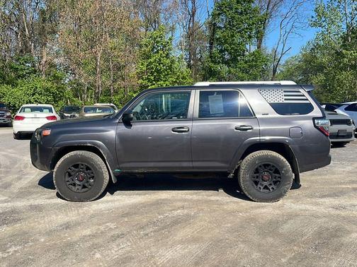 Magnetic Gray Metallic 2018 Toyota 4Runner SR5