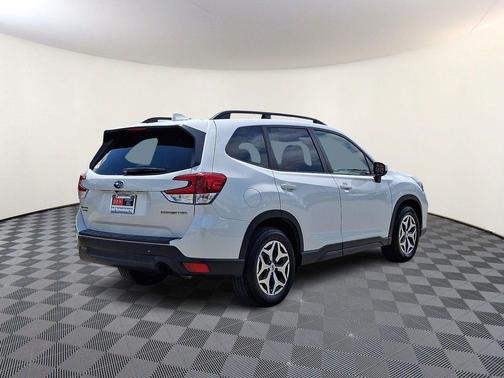 Crystal White Pearl 2021 Subaru Forester Premium
