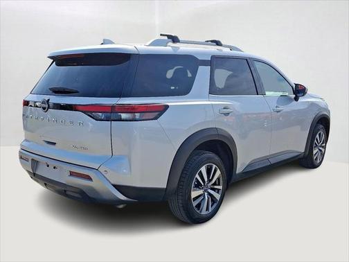 2023 Nissan Pathfinder SL 4WD