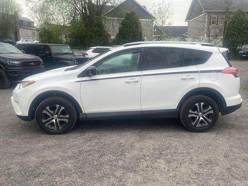 Super White 2018 Toyota RAV4 LE