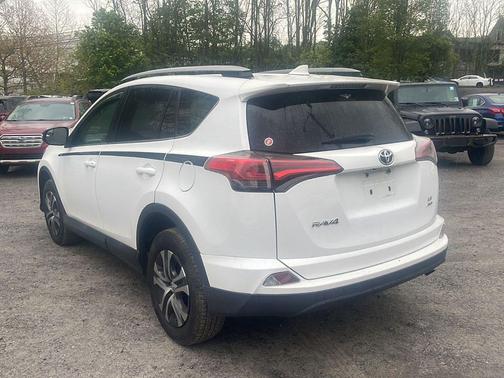 Super White 2018 Toyota RAV4 LE