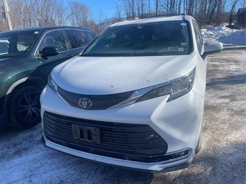 2022 Toyota Sienna XLE