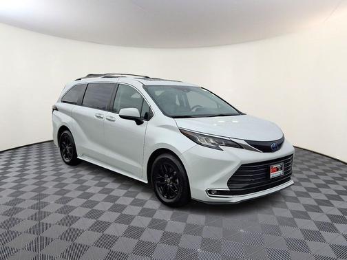 2022 Toyota Sienna XLE