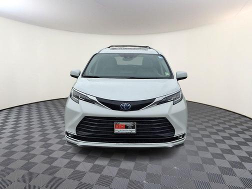 2022 Toyota Sienna XLE